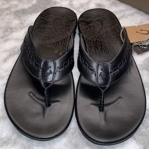 NEW Olukai Honoli’i leather sandal flip flops size 10 black NWT